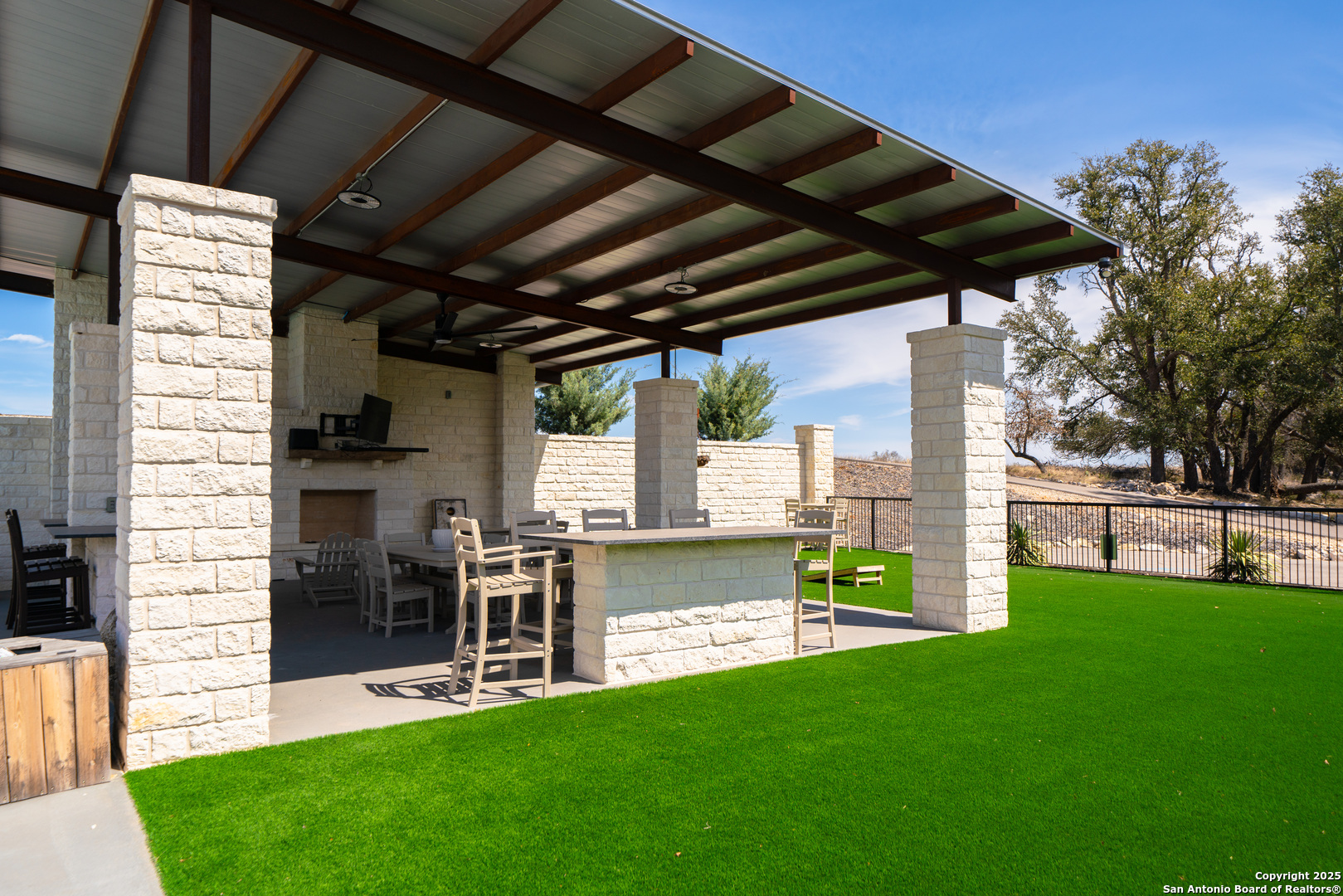 main property photo 23