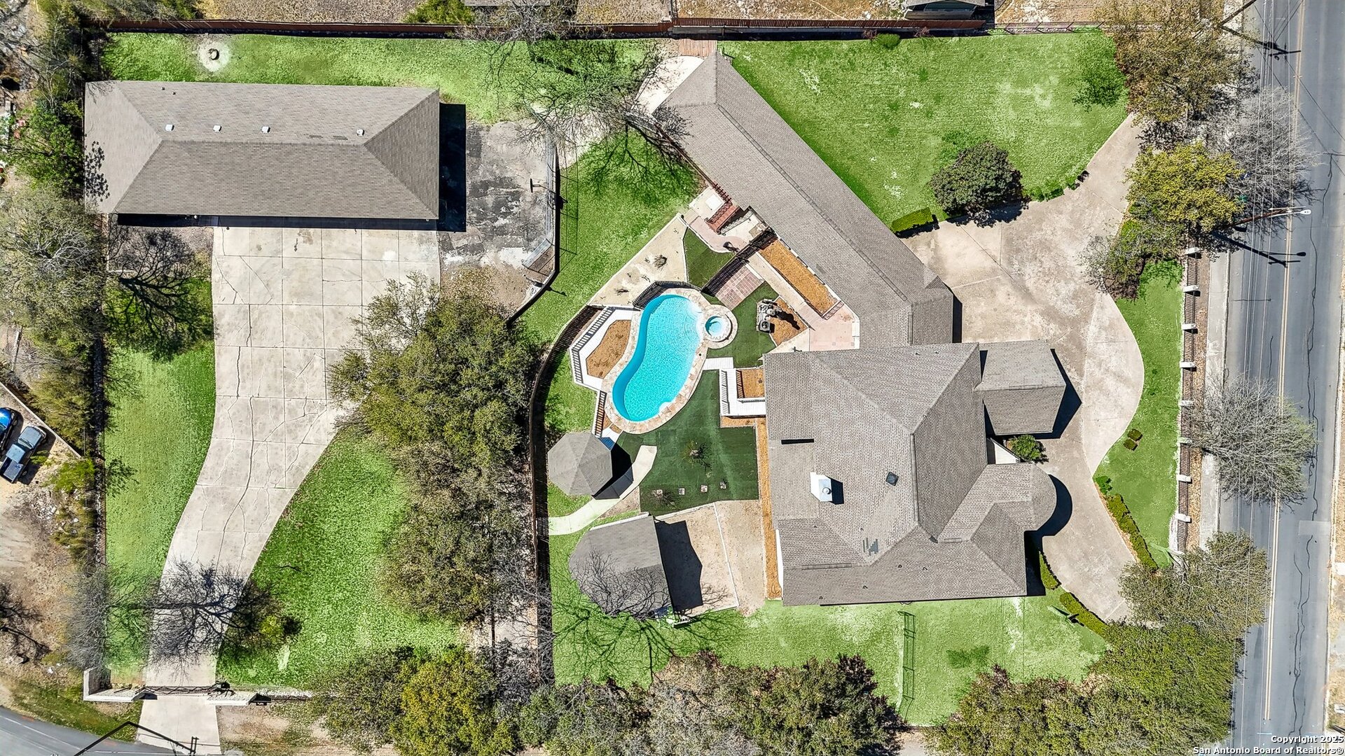 main property photo 41