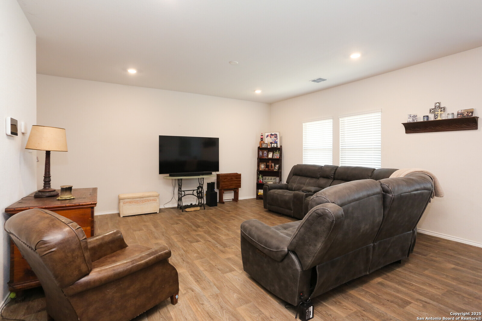 main property photo 7