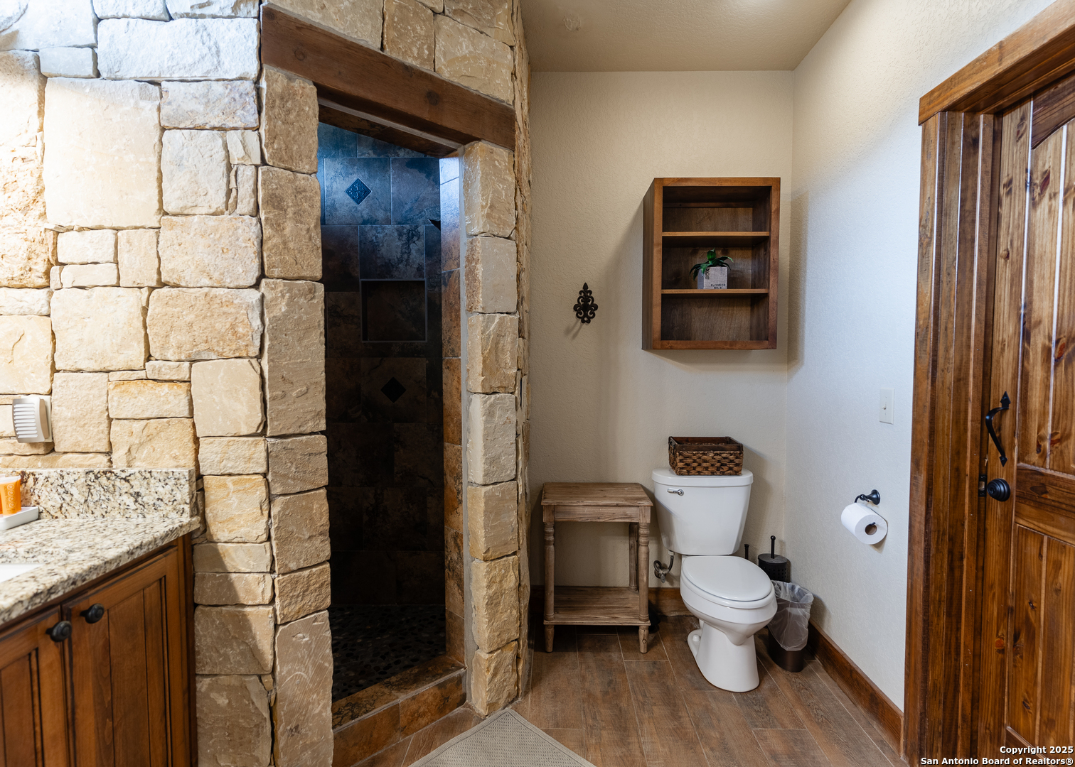 main property photo 19