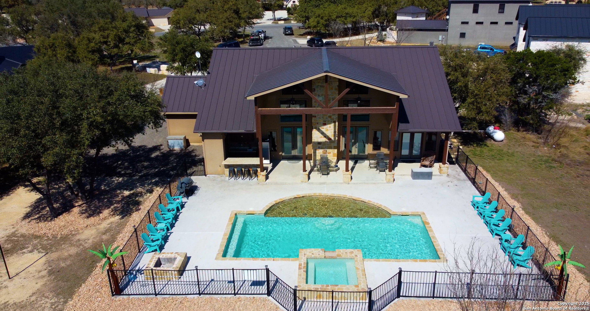main property photo 4