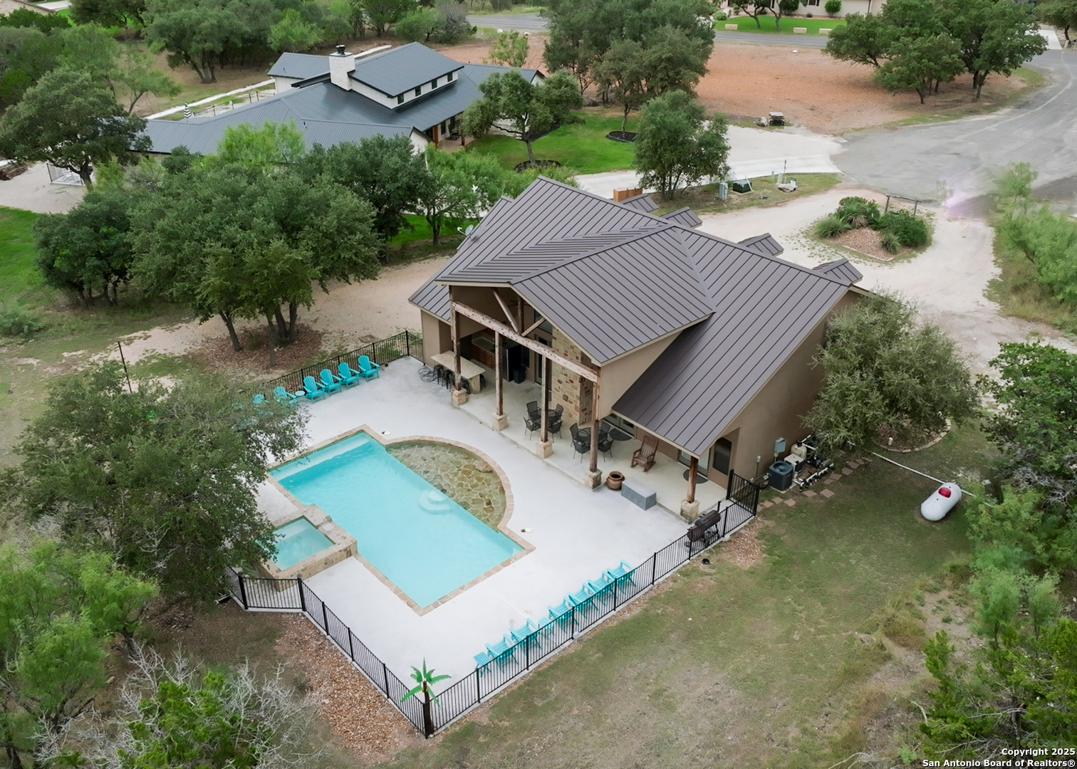 main property photo 5