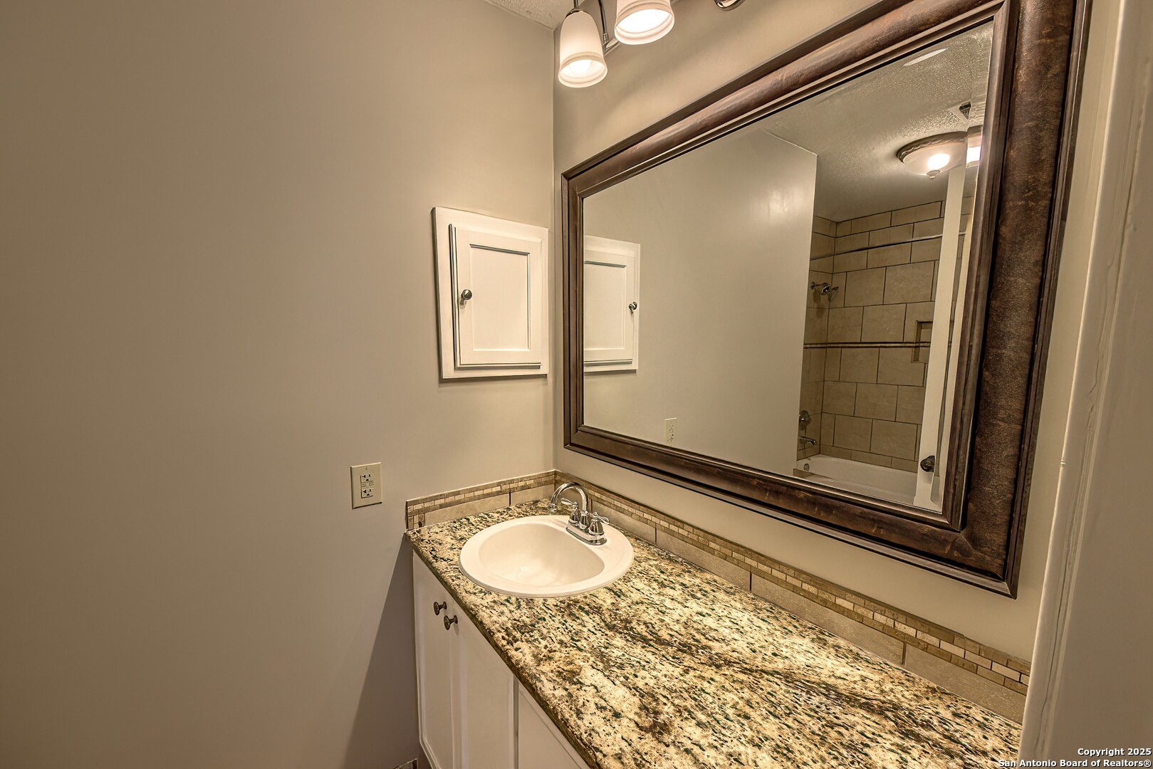 property viewer photo 12
