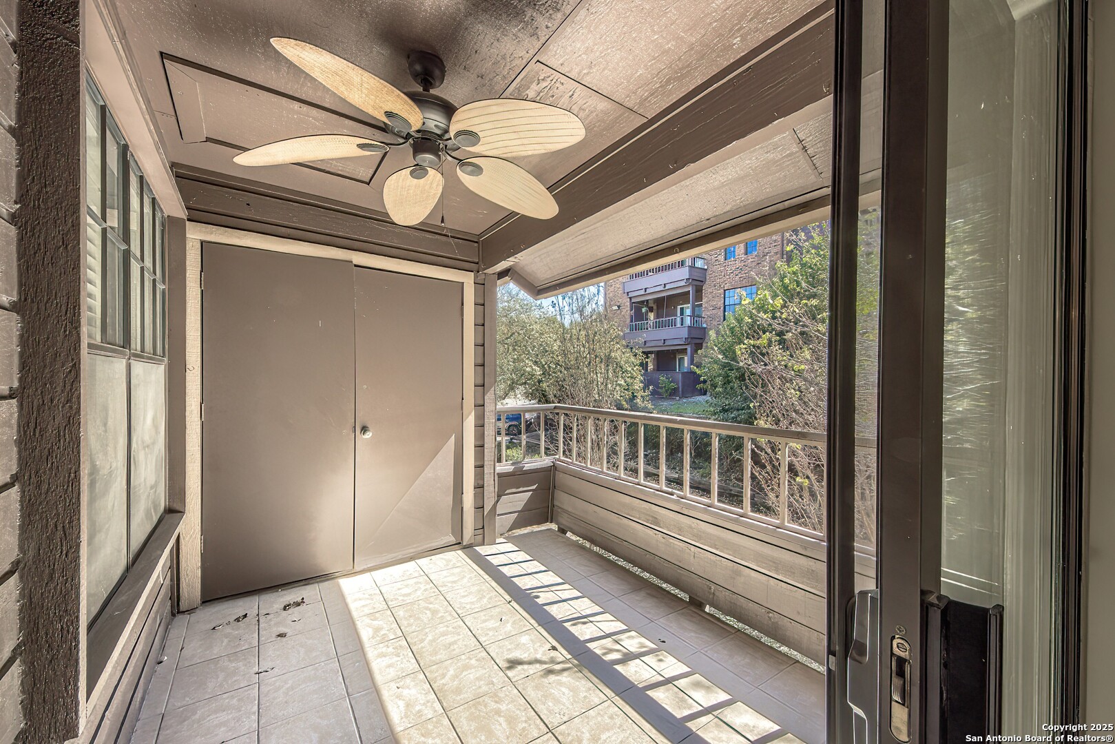 property viewer photo 16