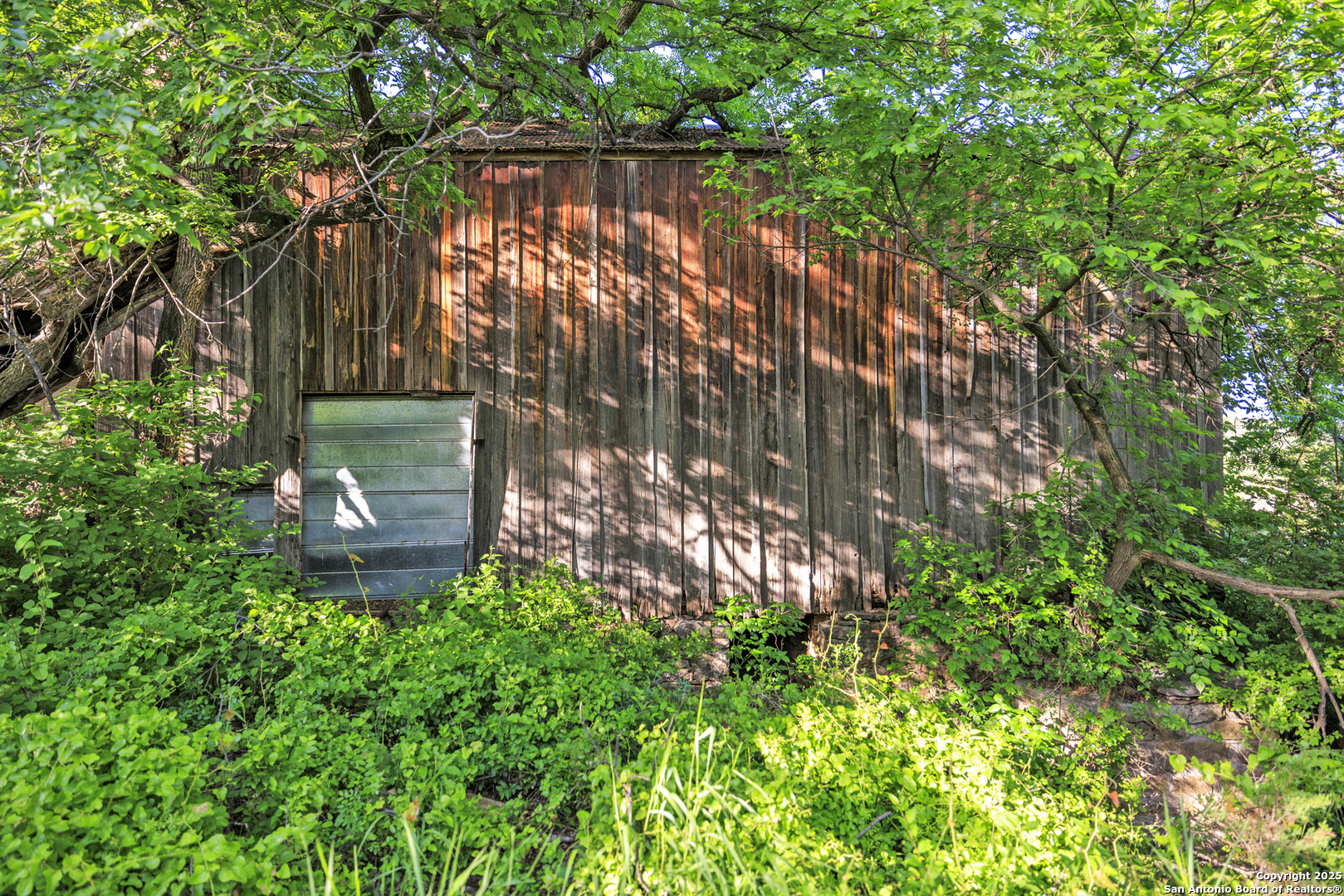 main property photo 6