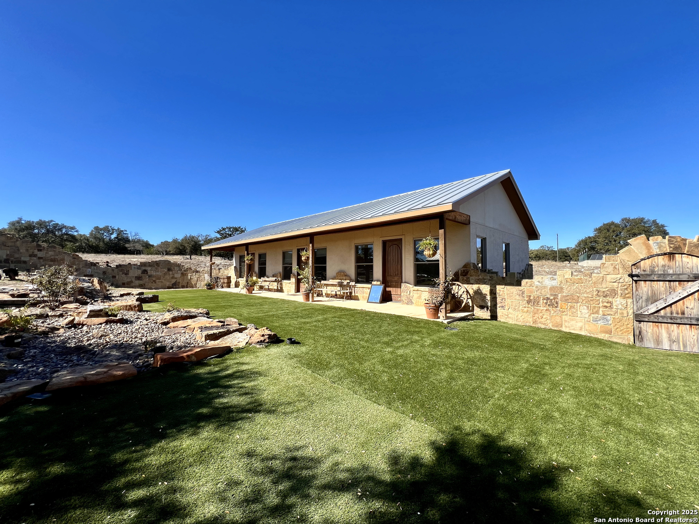 main property photo 13