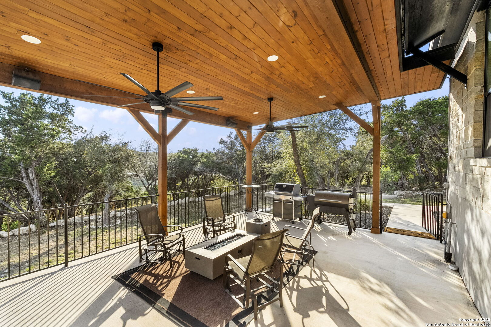 main property photo 40