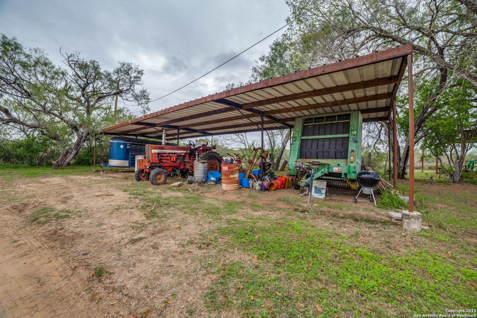 main property photo 13
