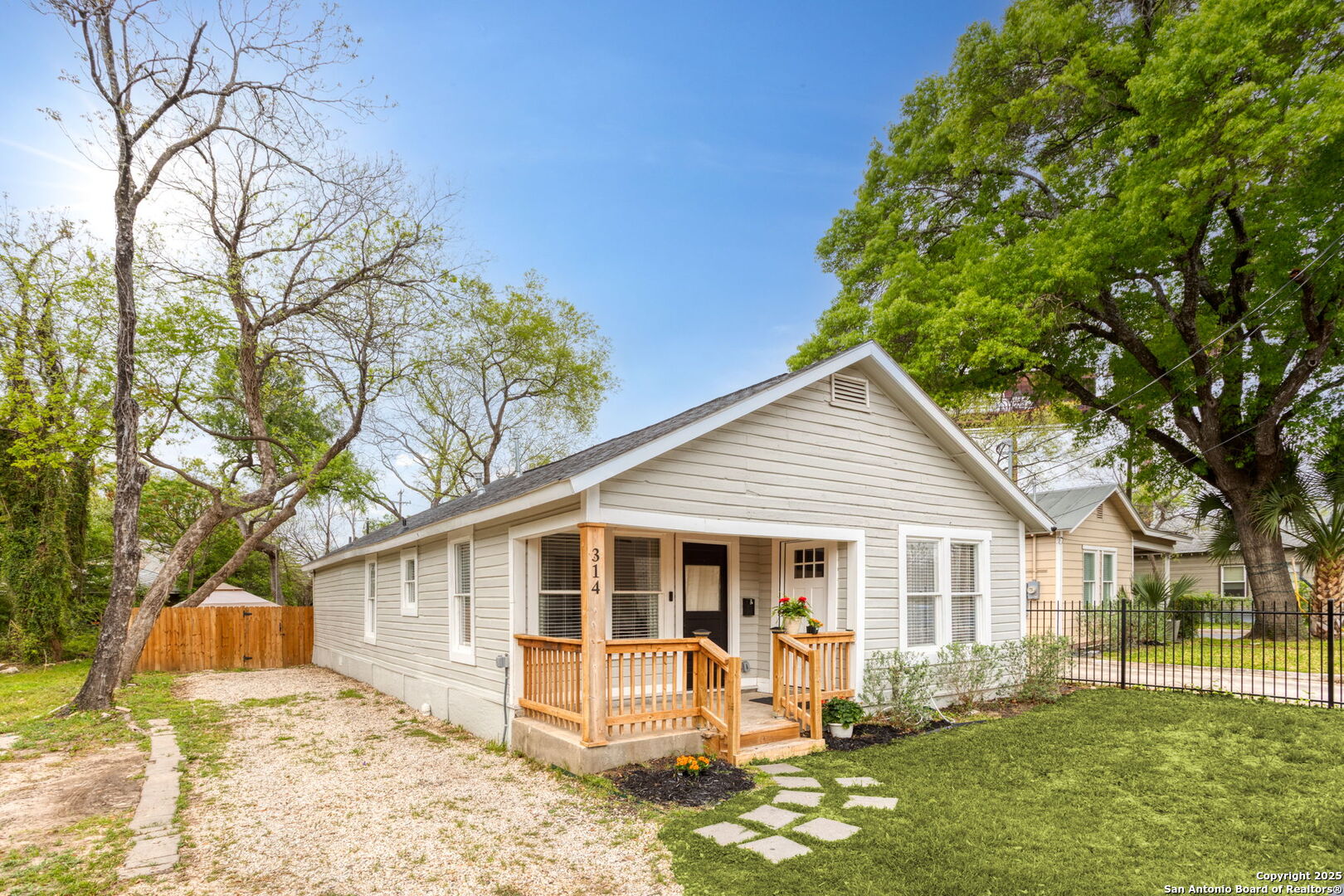 main property photo 5