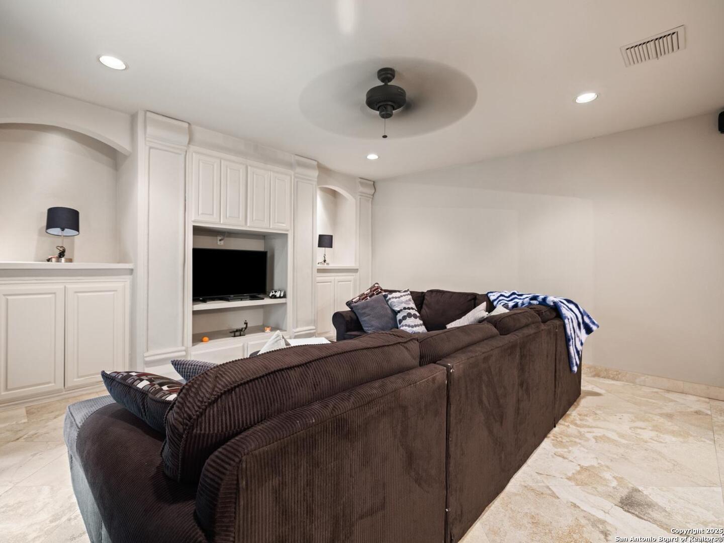 property viewer photo 18