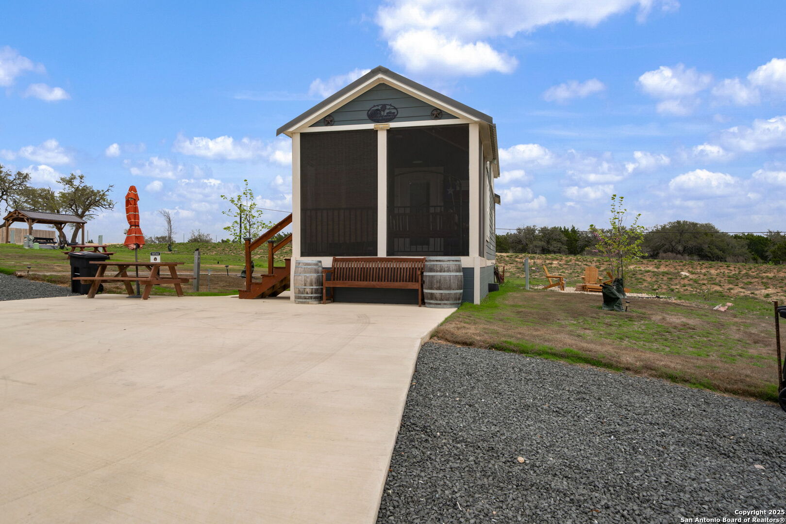 main property photo 18