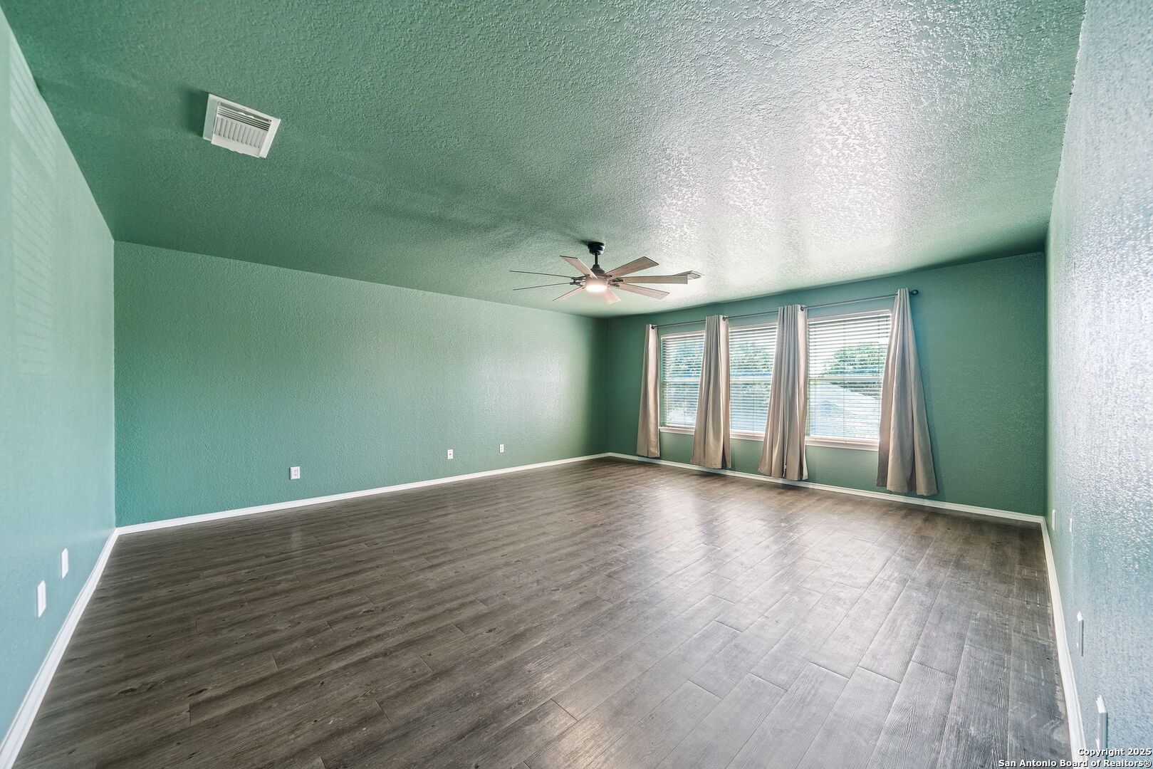 property viewer photo 24