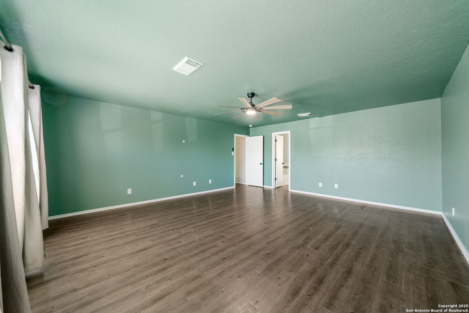 property viewer photo 25