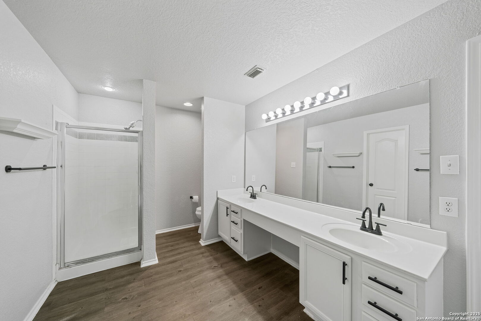 property viewer photo 26