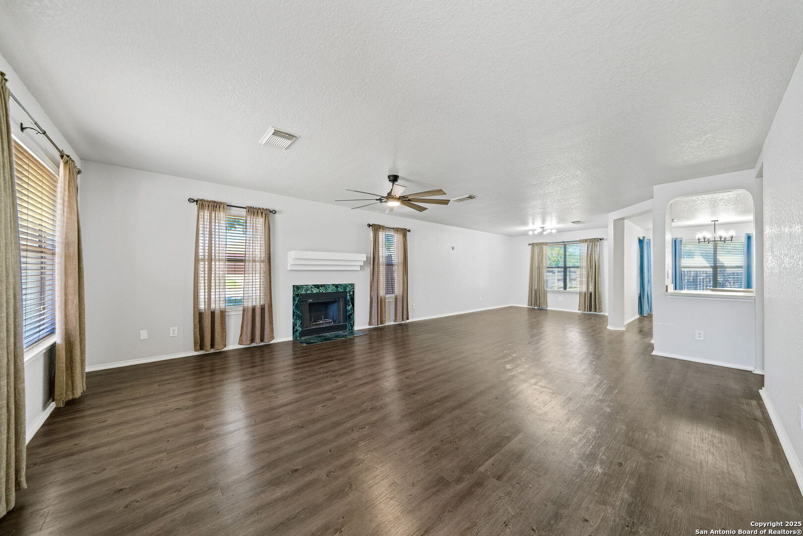 property viewer photo 6