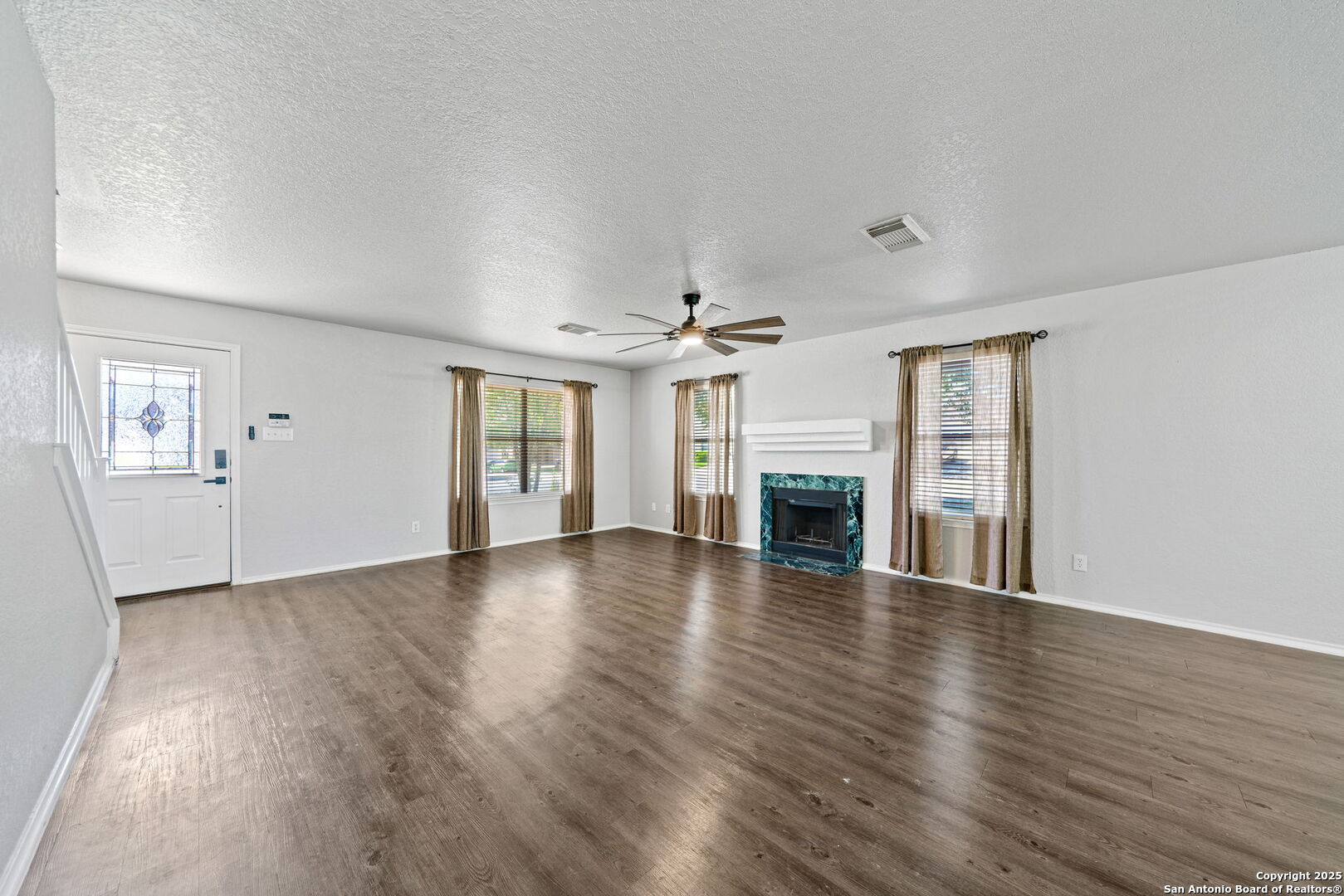 property viewer photo 7