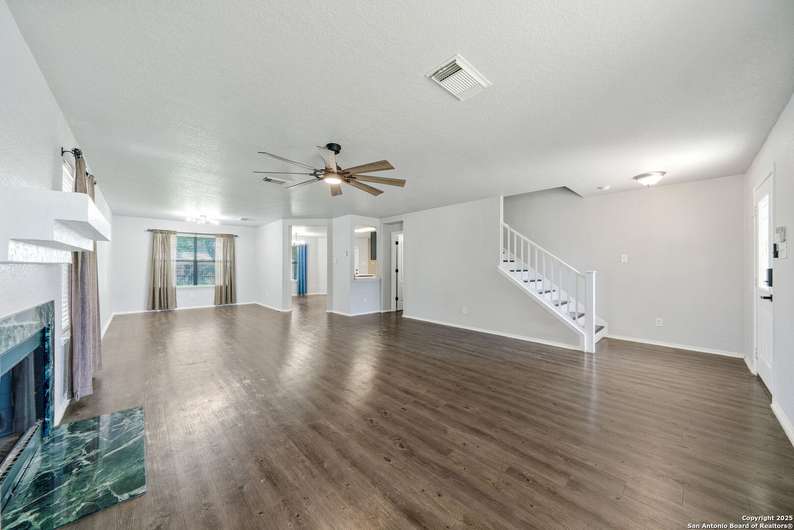 property viewer photo 9
