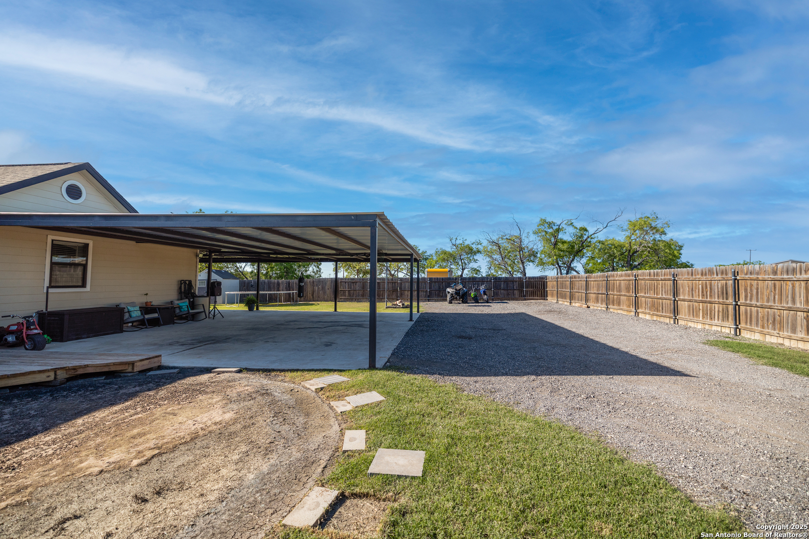 main property photo 13