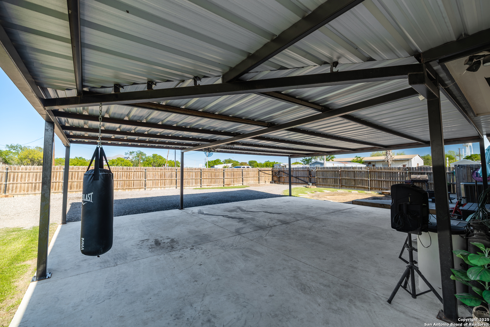 main property photo 14