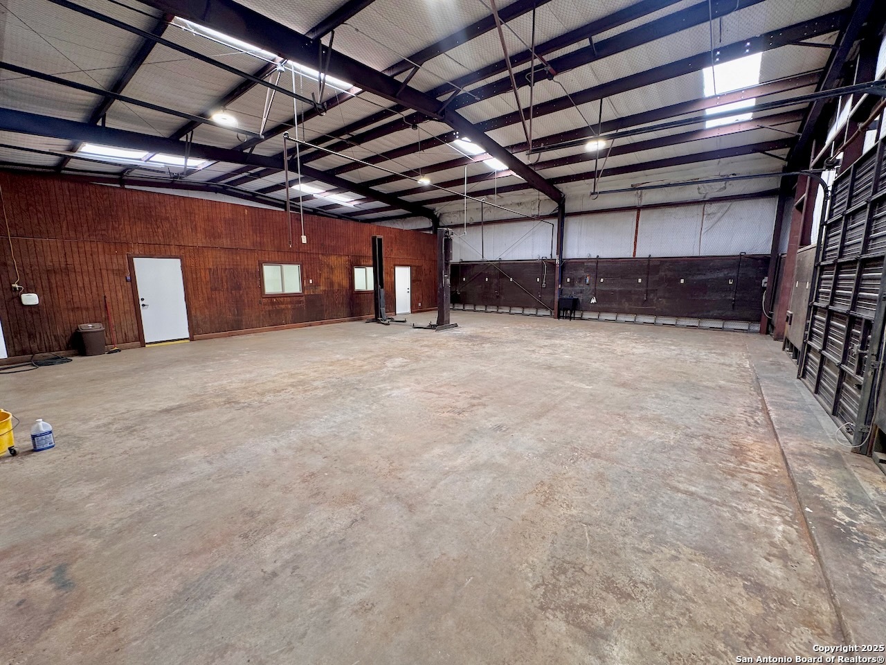 main property photo 16