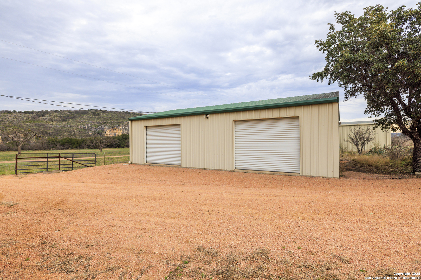 main property photo 30