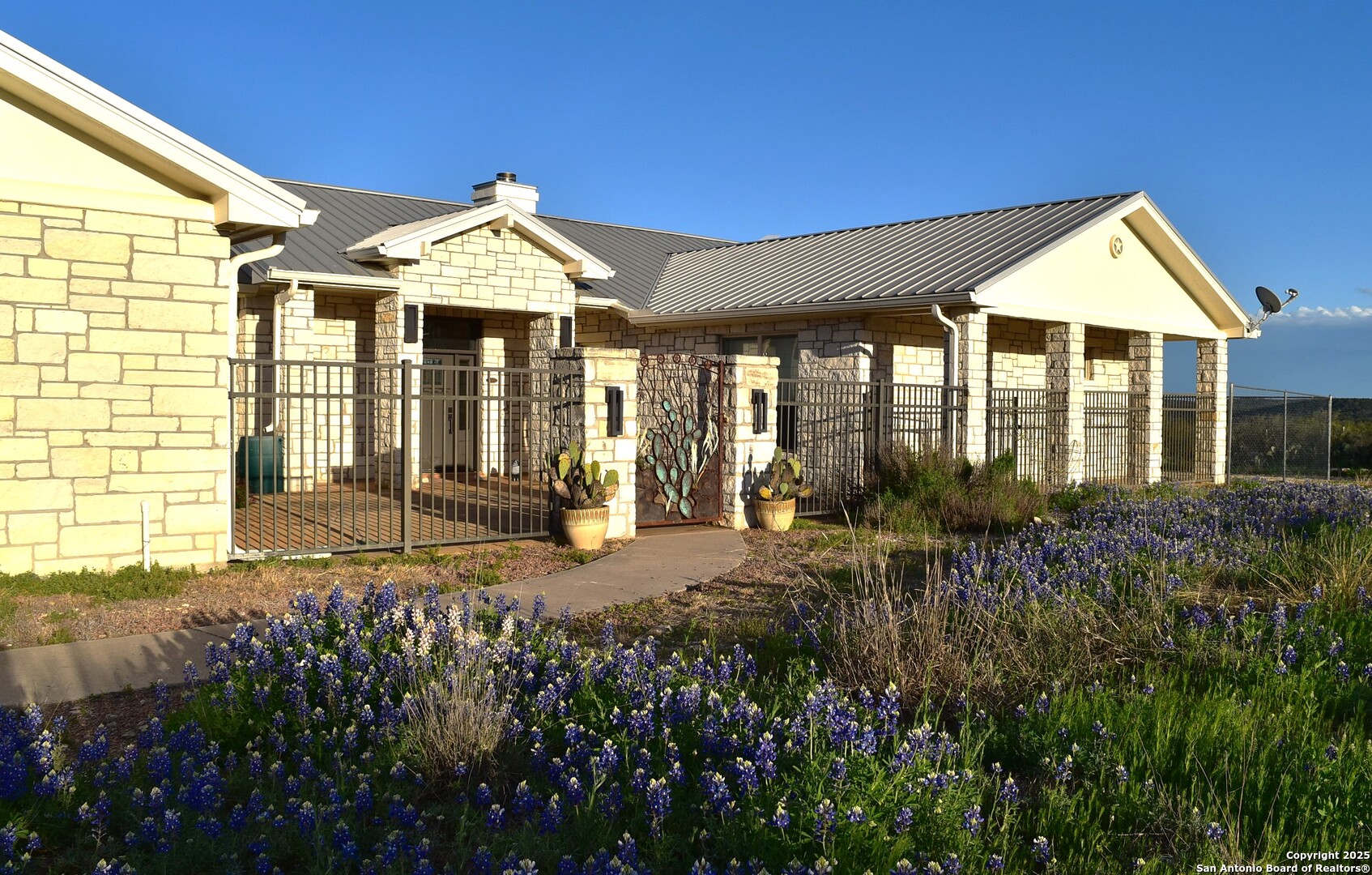 main property photo 9