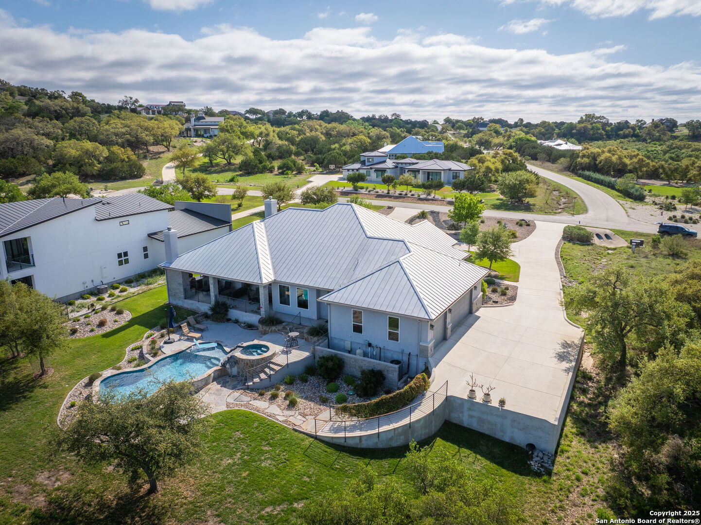 main property photo 10