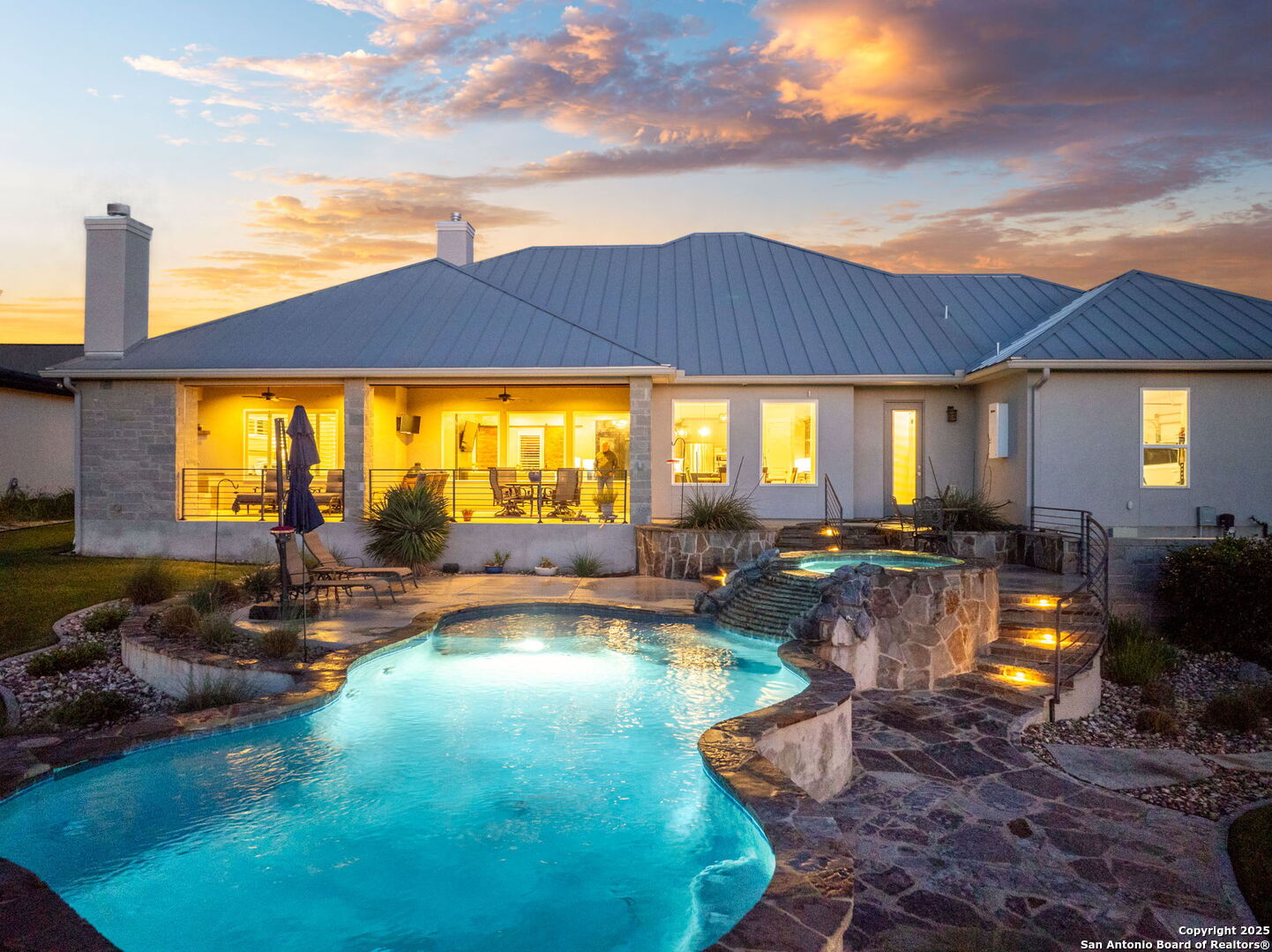 main property photo 3