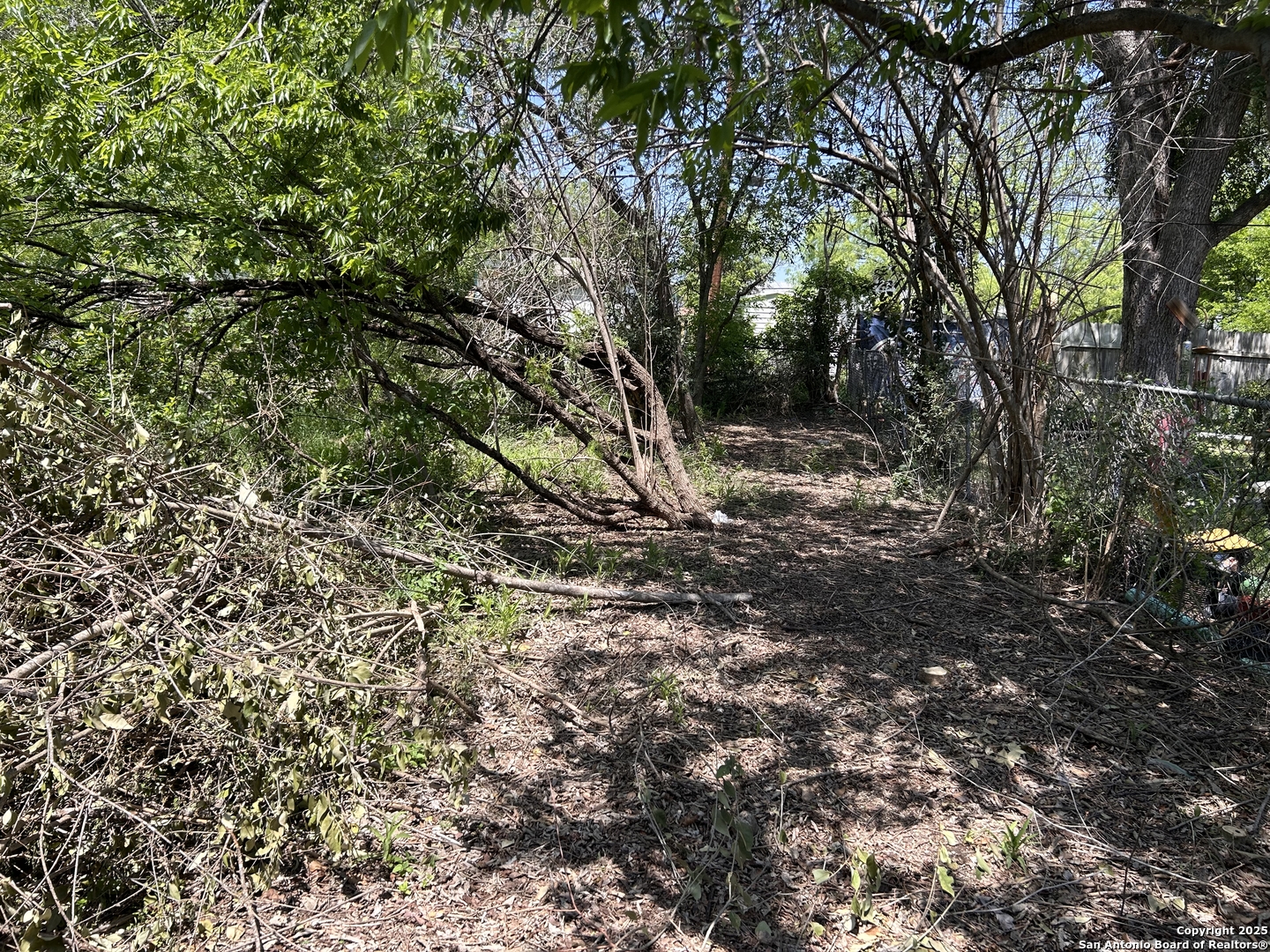 main property photo 28