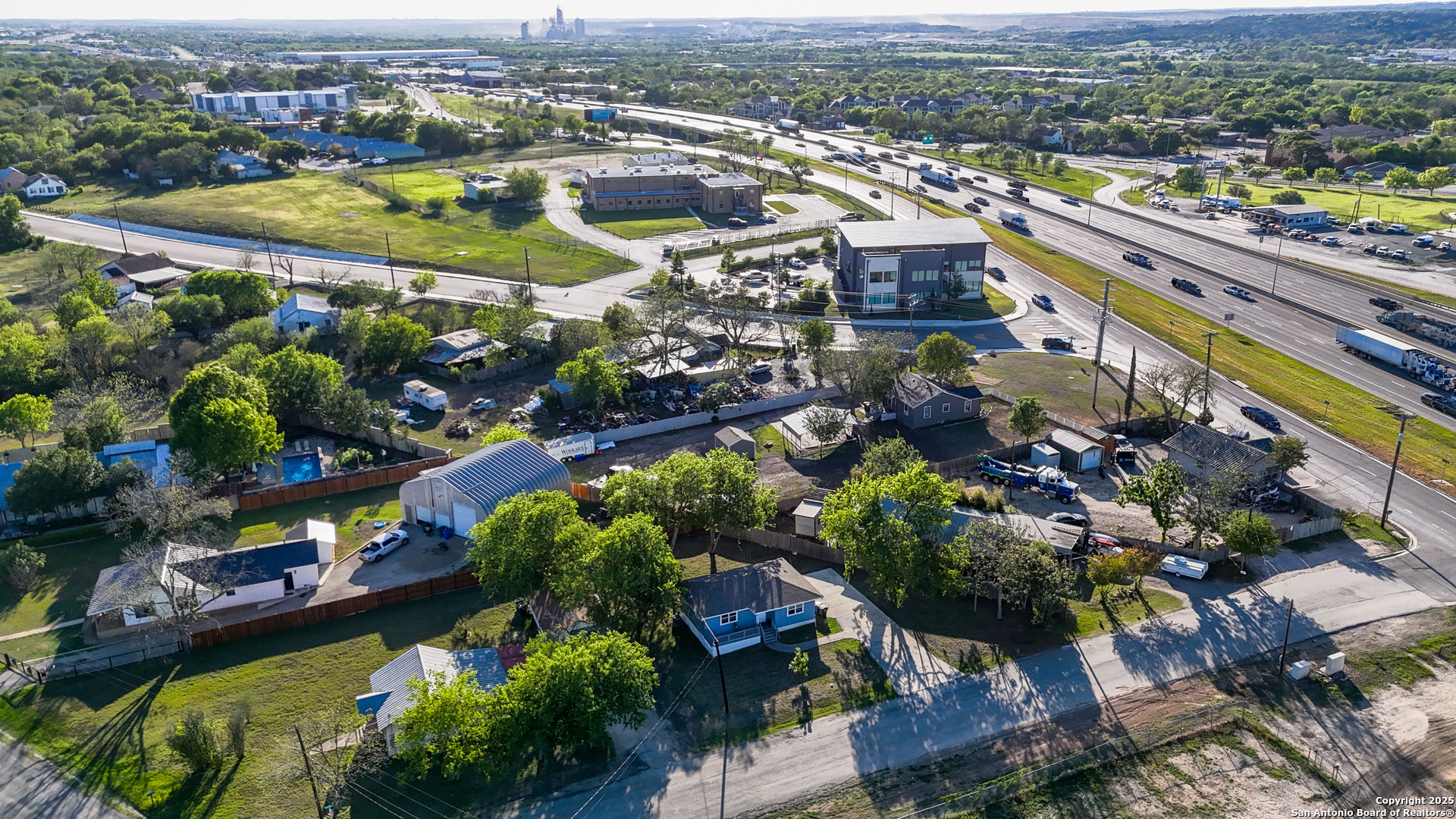main property photo 27