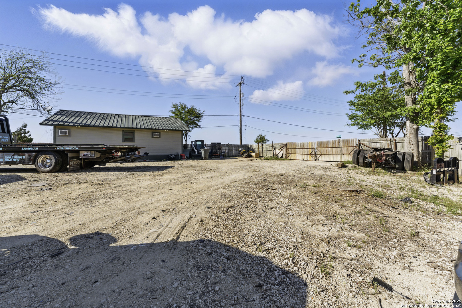 main property photo 30