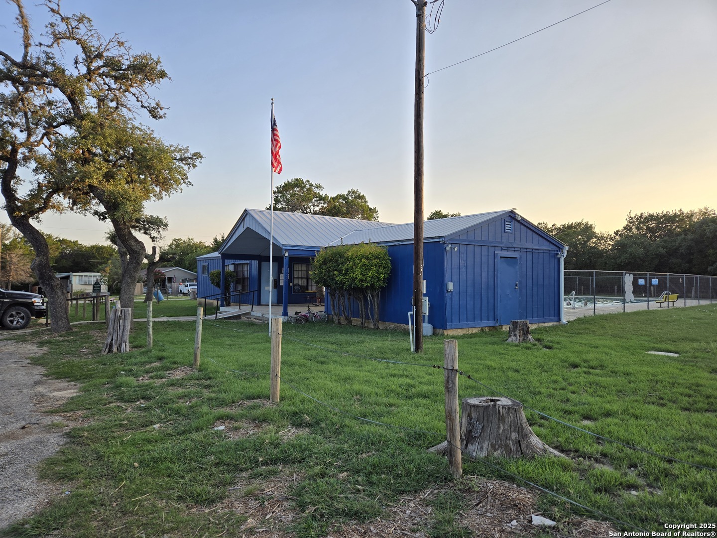 main property photo 32