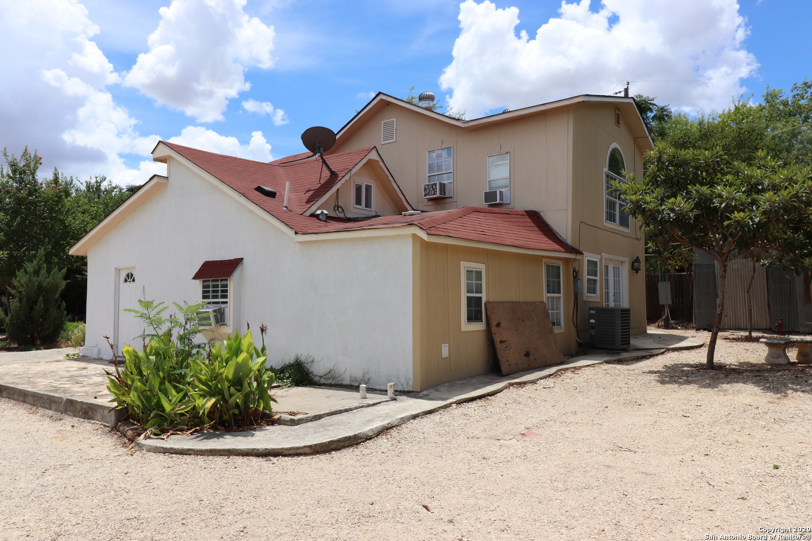 main property photo 11