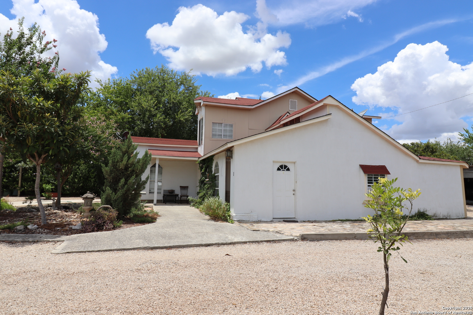main property photo 11
