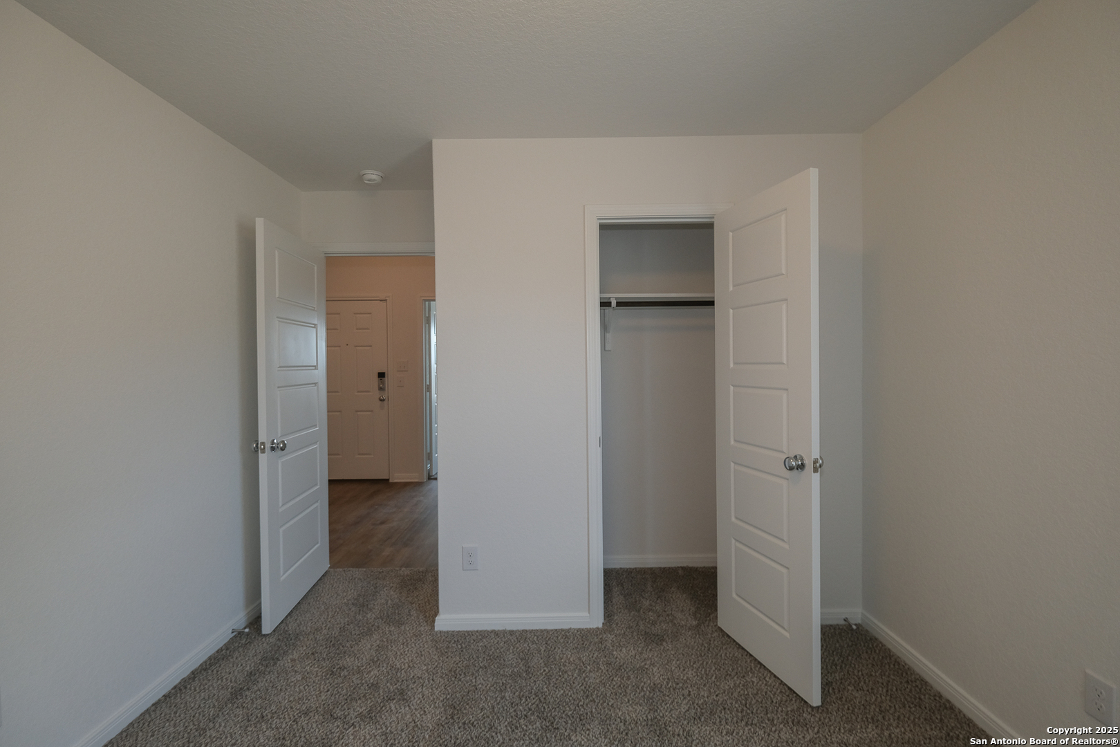 property viewer photo 16