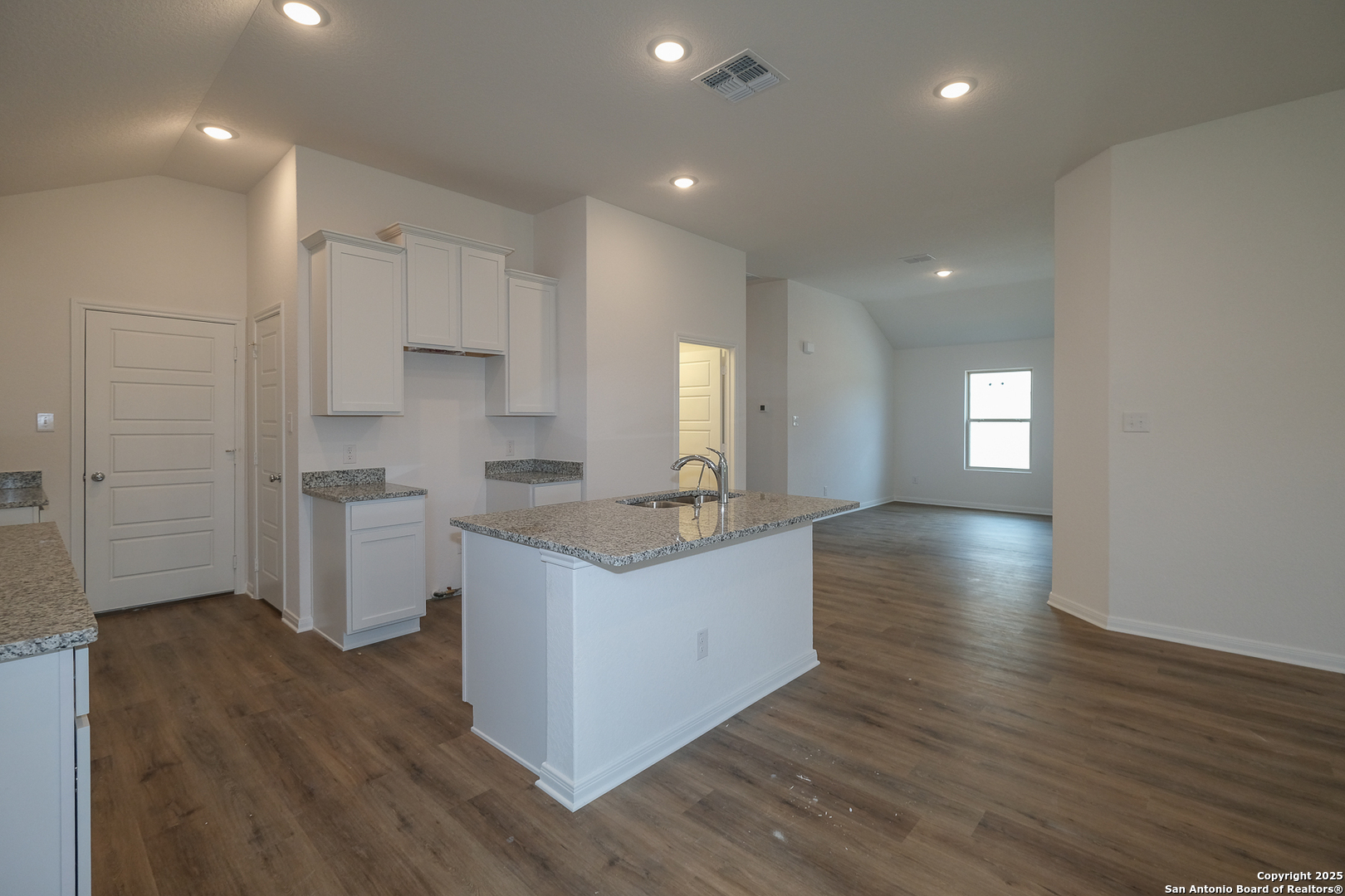 property viewer photo 2