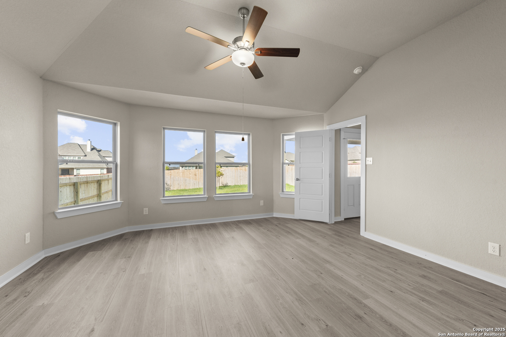 property viewer photo 25