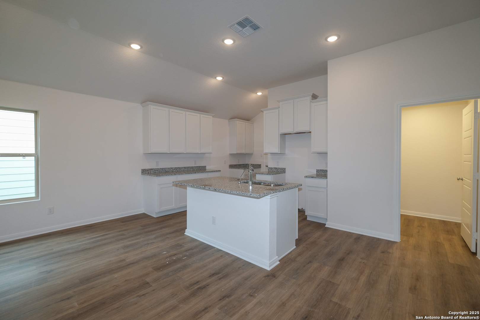 property viewer photo 3