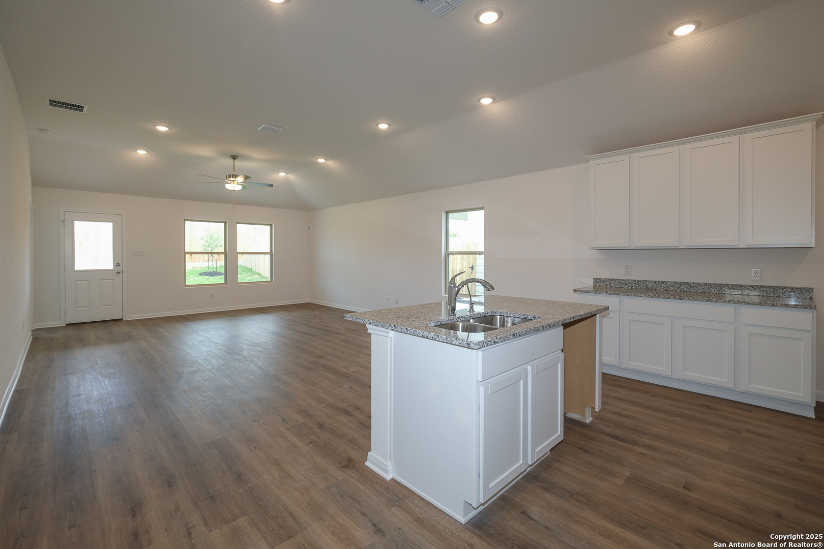 property viewer photo 6