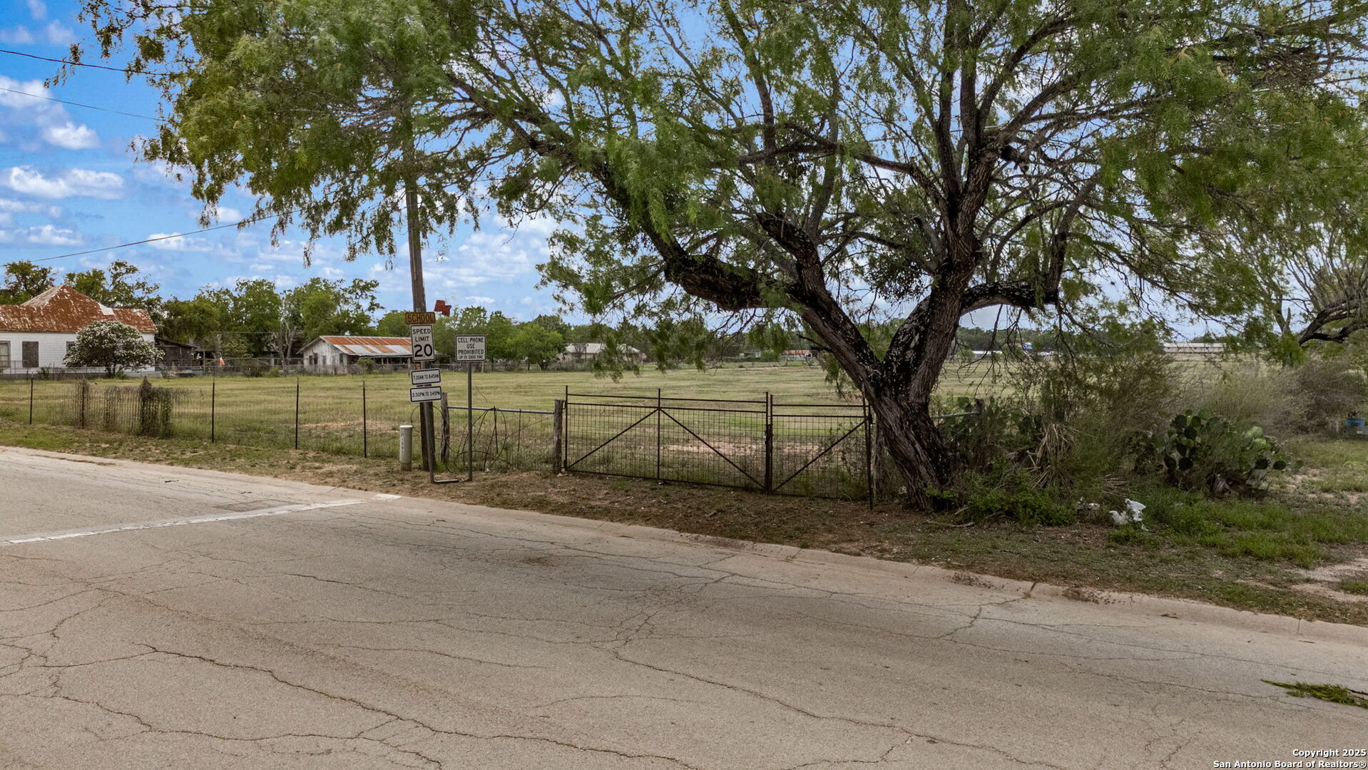 main property photo 11