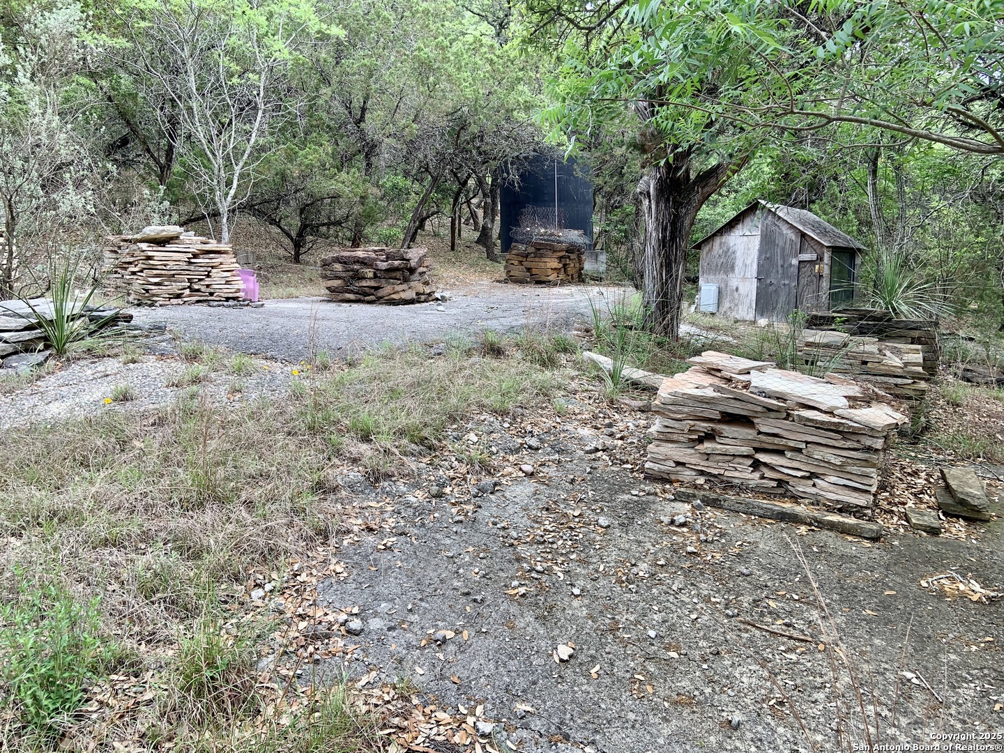 main property photo 30