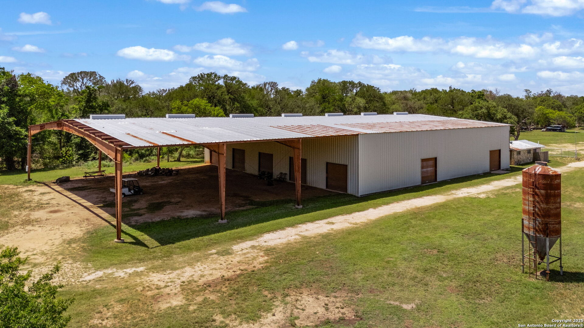 main property photo 10