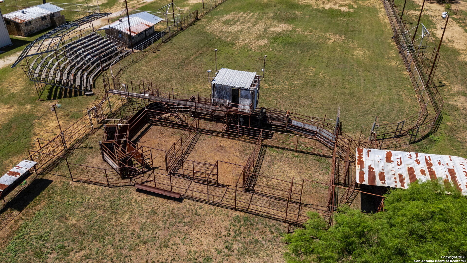 main property photo 11