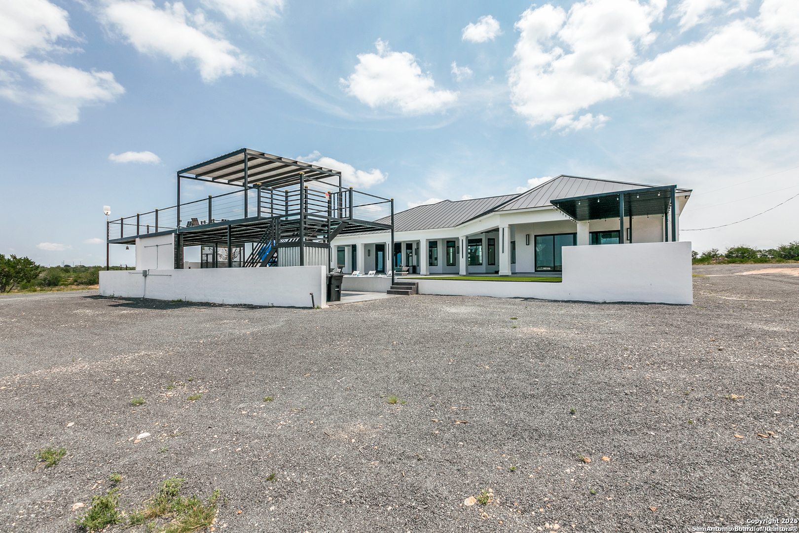 main property photo 37