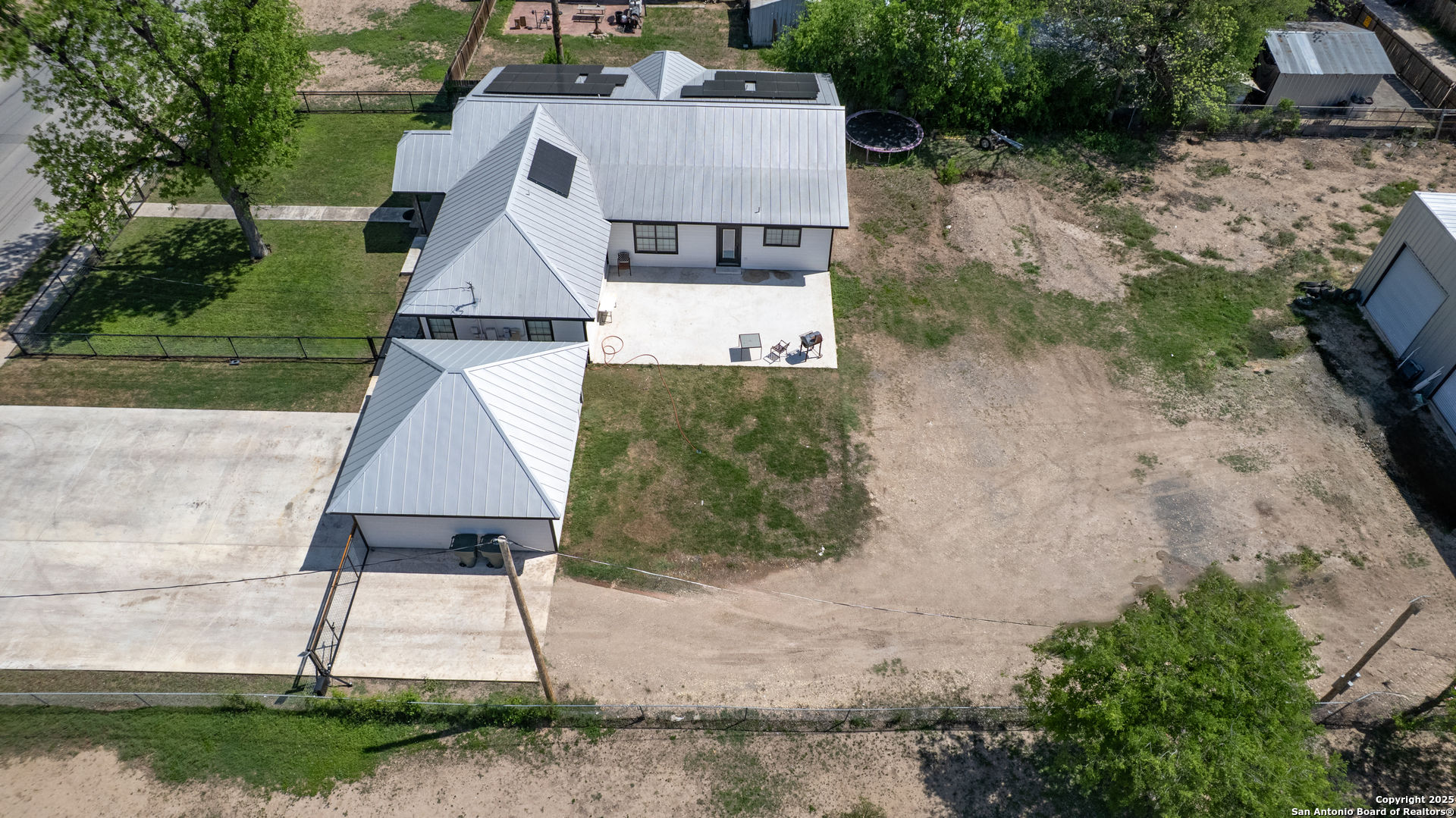 main property photo 9
