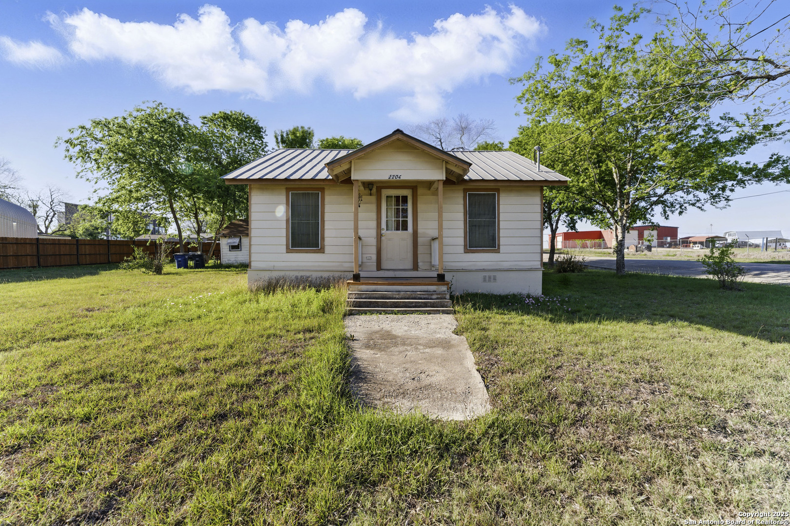 main property photo 13
