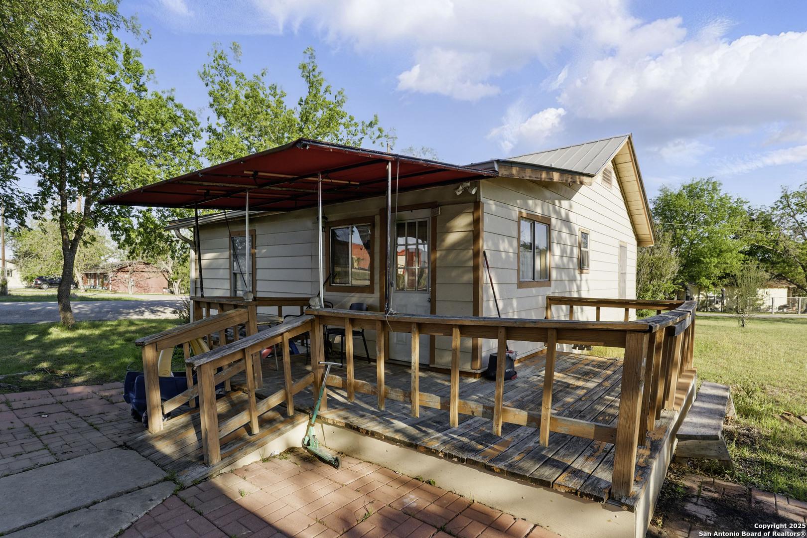 main property photo 25