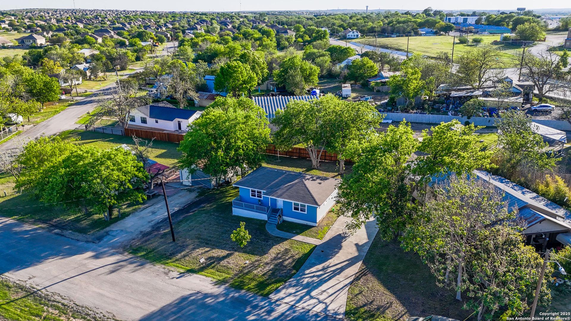 main property photo 28