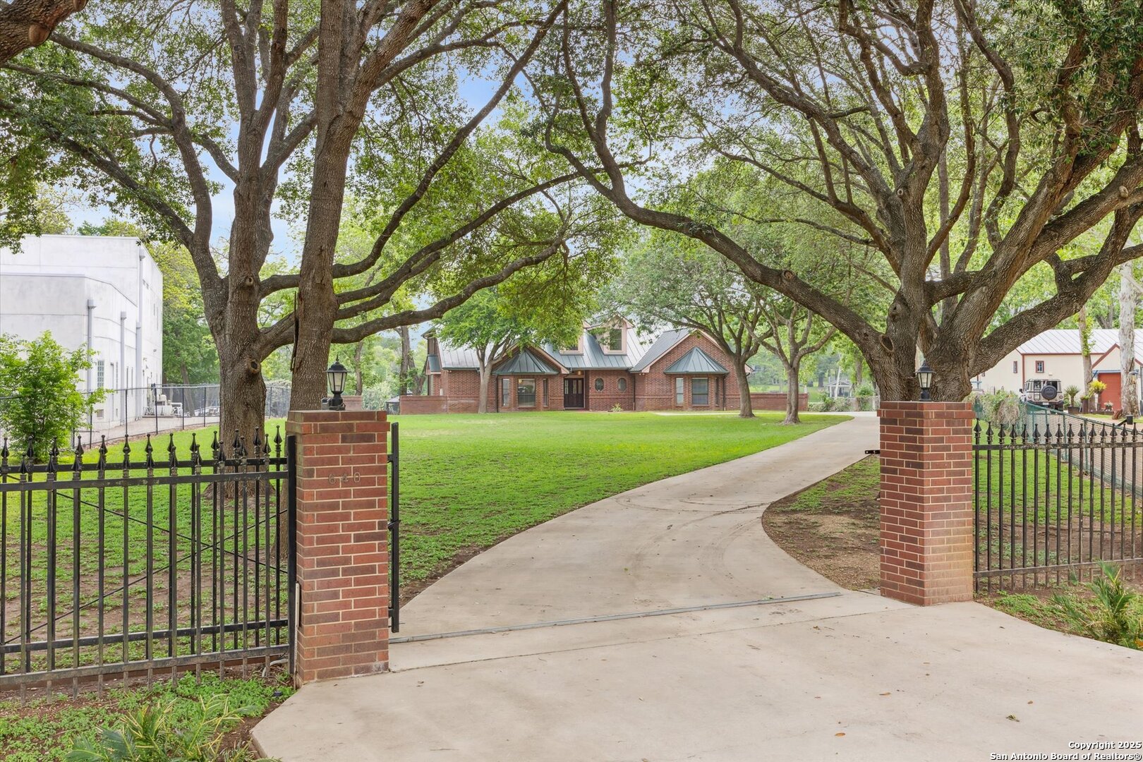 main property photo 8
