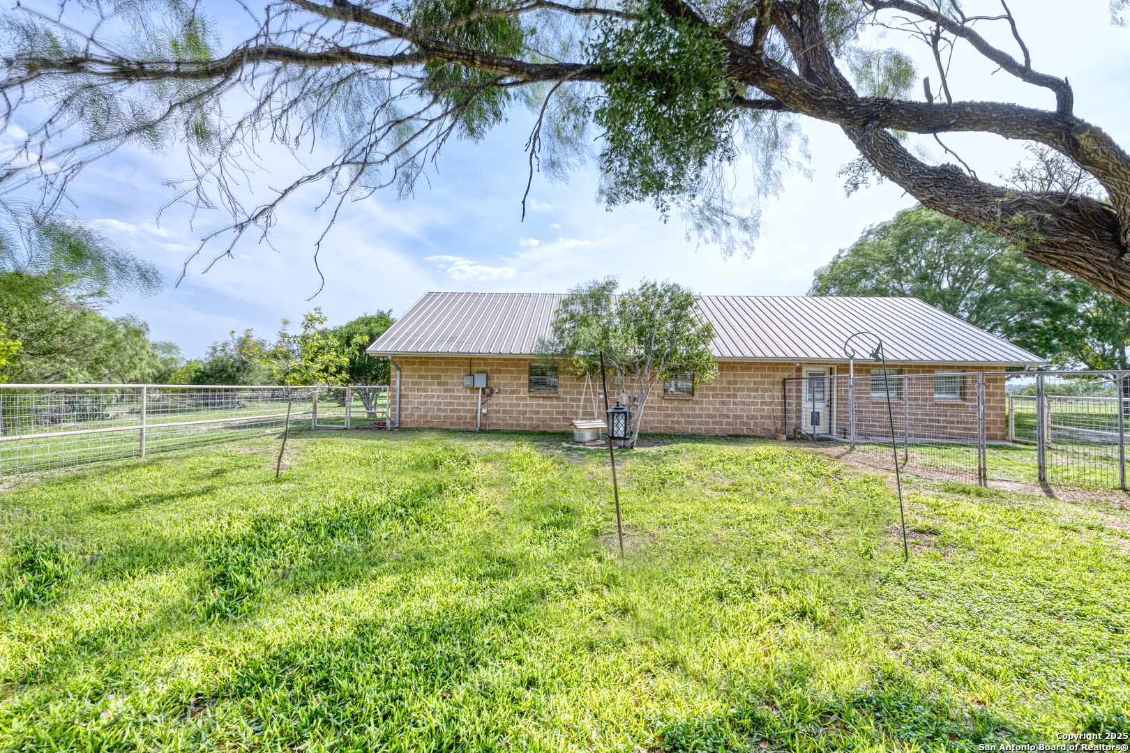main property photo 4